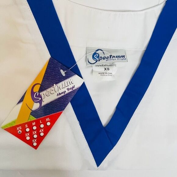 Spectrum Always Bright S/S V Neck Scrub Top XS White Blue Trim 2 Front Pockets - Picture 2 of 5